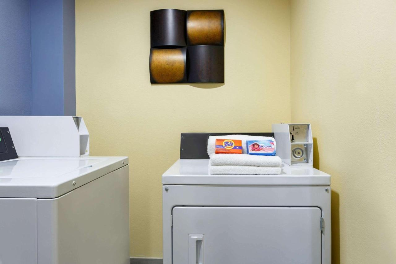 Days Inn & Suites By Wyndham Dfw Airport South-Euless Eksteriør bilde