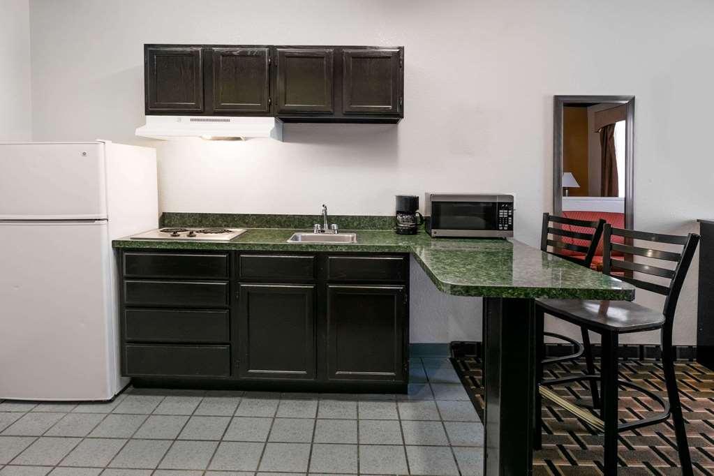 Days Inn & Suites By Wyndham Dfw Airport South-Euless Rom bilde