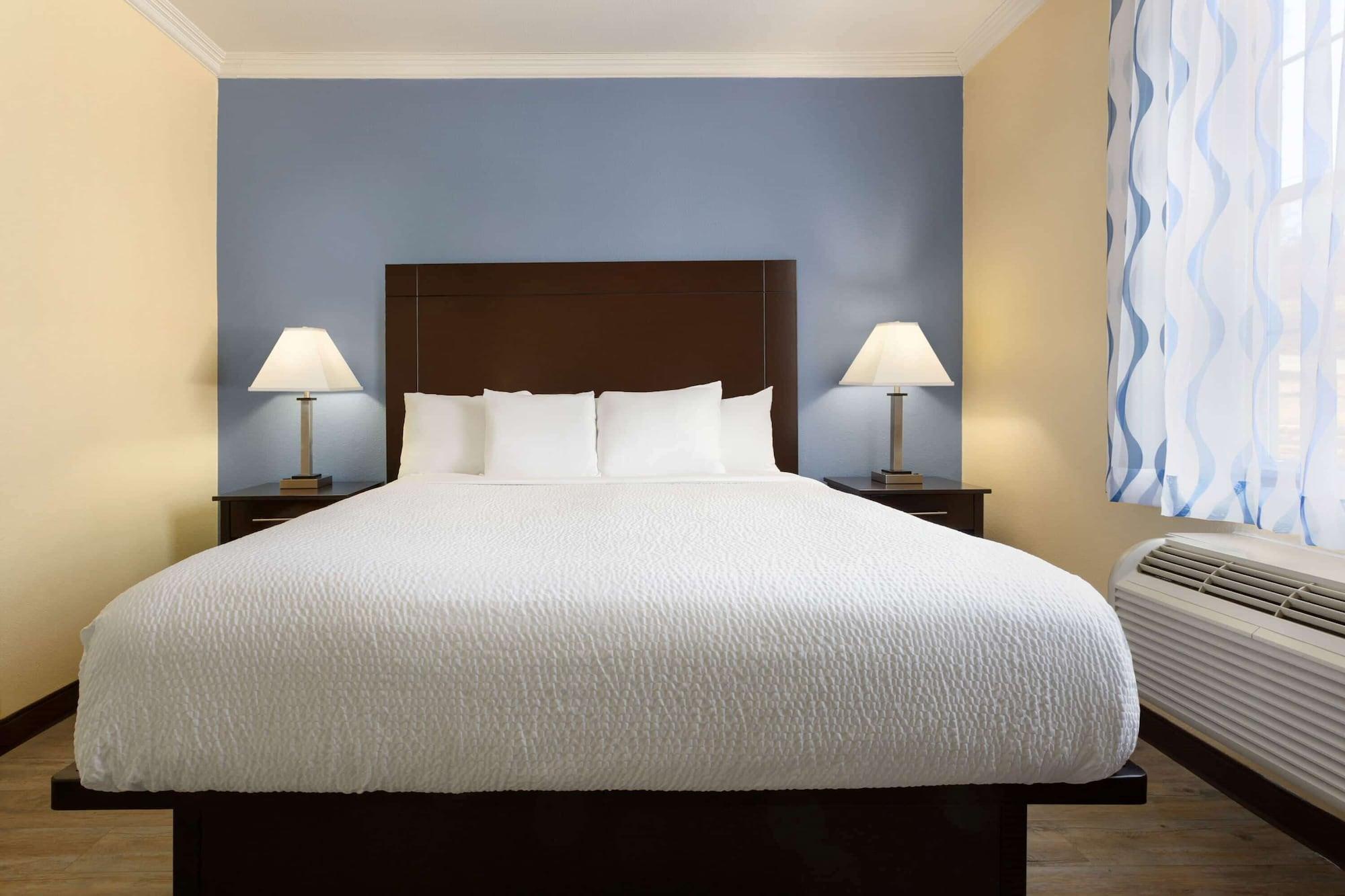 Days Inn & Suites By Wyndham Dfw Airport South-Euless Eksteriør bilde
