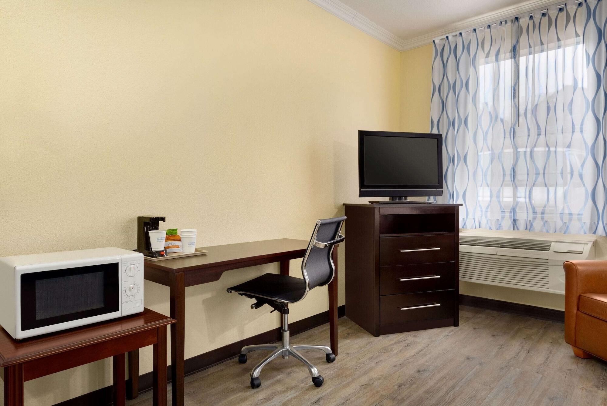 Days Inn & Suites By Wyndham Dfw Airport South-Euless Eksteriør bilde