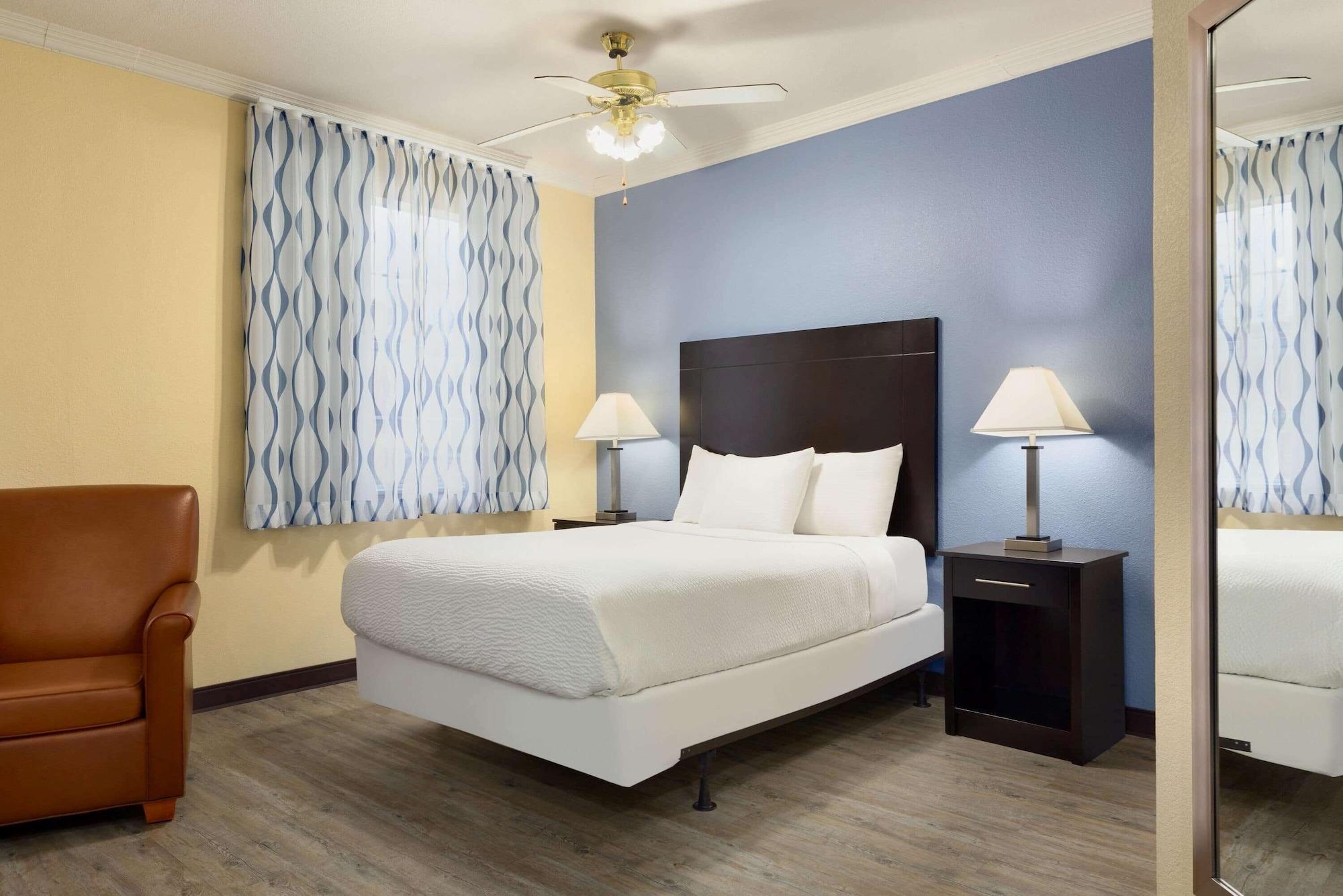 Days Inn & Suites By Wyndham Dfw Airport South-Euless Eksteriør bilde