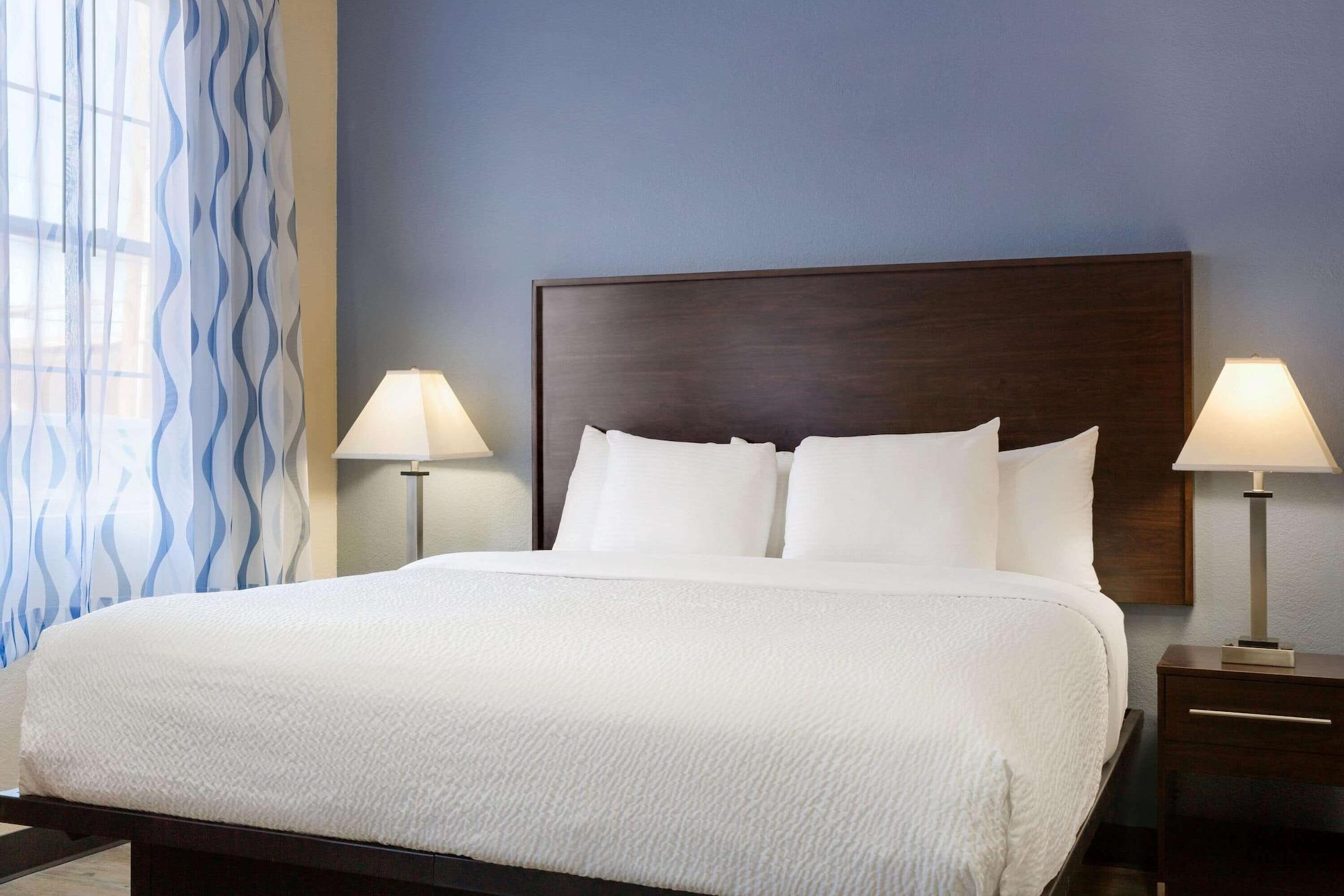 Days Inn & Suites By Wyndham Dfw Airport South-Euless Eksteriør bilde