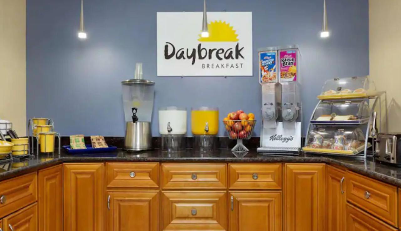 Days Inn & Suites By Wyndham Dfw Airport South-Euless Eksteriør bilde