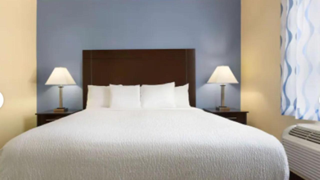 Days Inn & Suites By Wyndham Dfw Airport South-Euless Eksteriør bilde