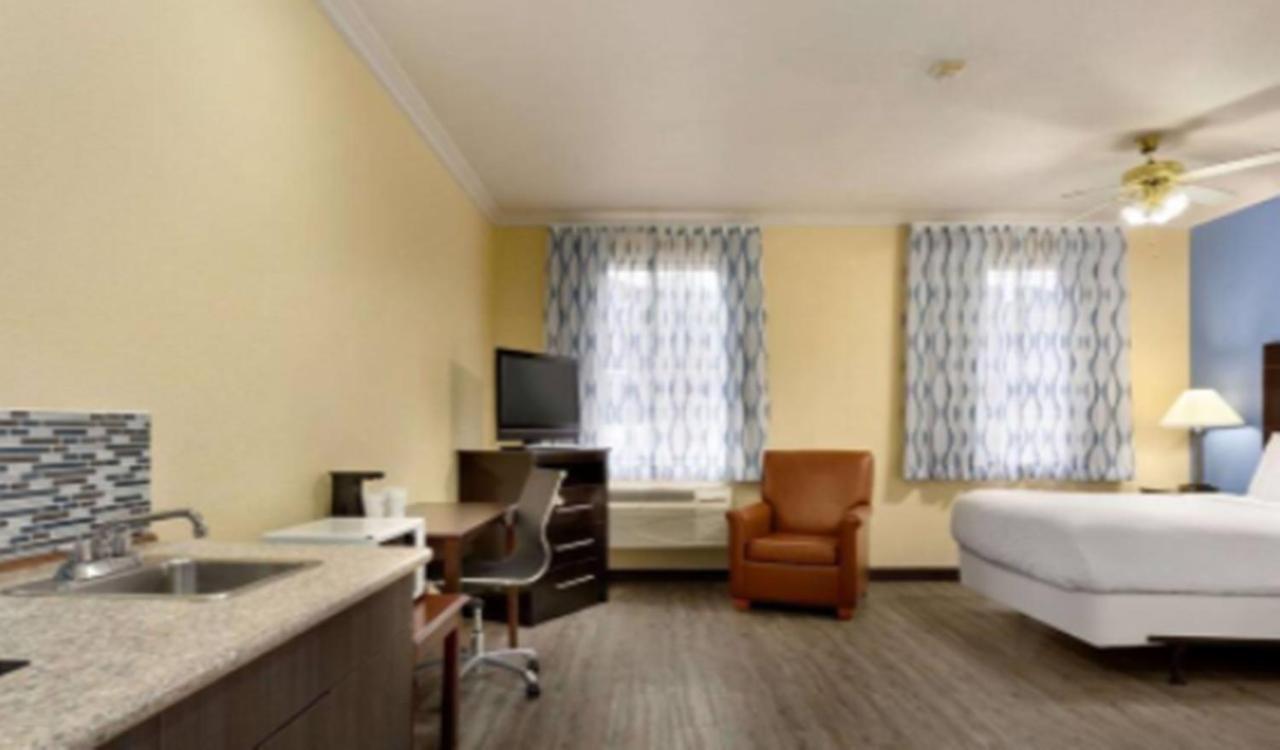 Days Inn & Suites By Wyndham Dfw Airport South-Euless Eksteriør bilde
