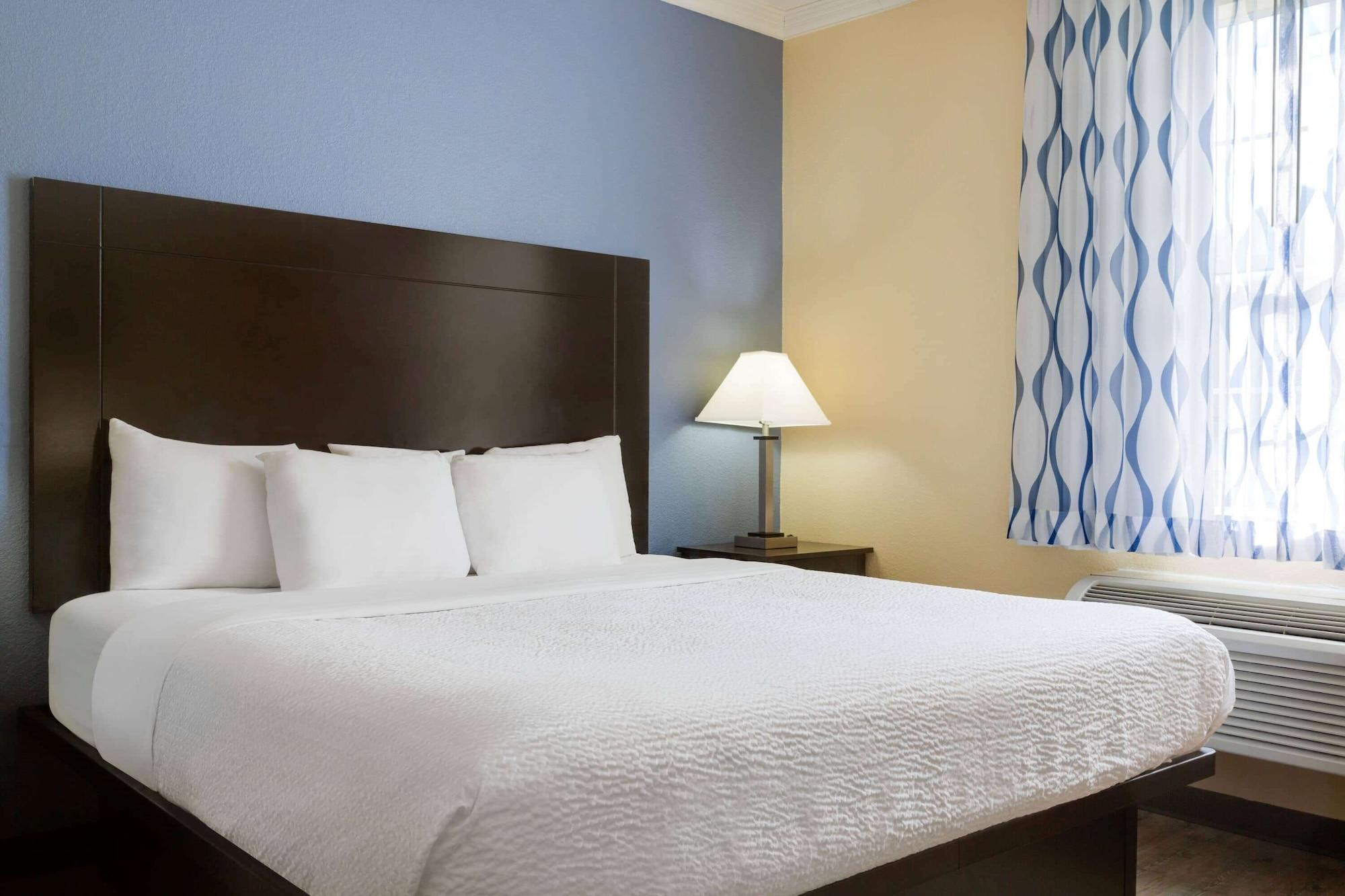 Days Inn & Suites By Wyndham Dfw Airport South-Euless Eksteriør bilde