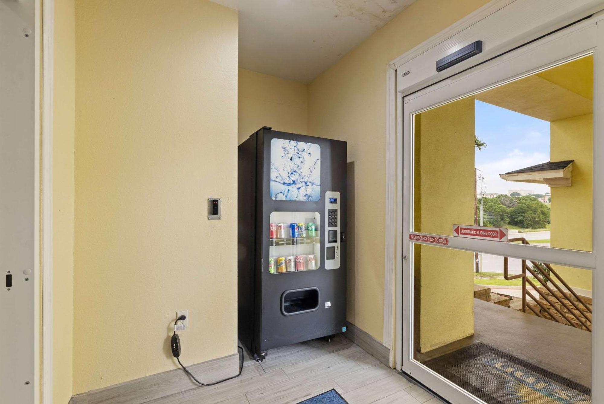 Days Inn & Suites By Wyndham Dfw Airport South-Euless Eksteriør bilde