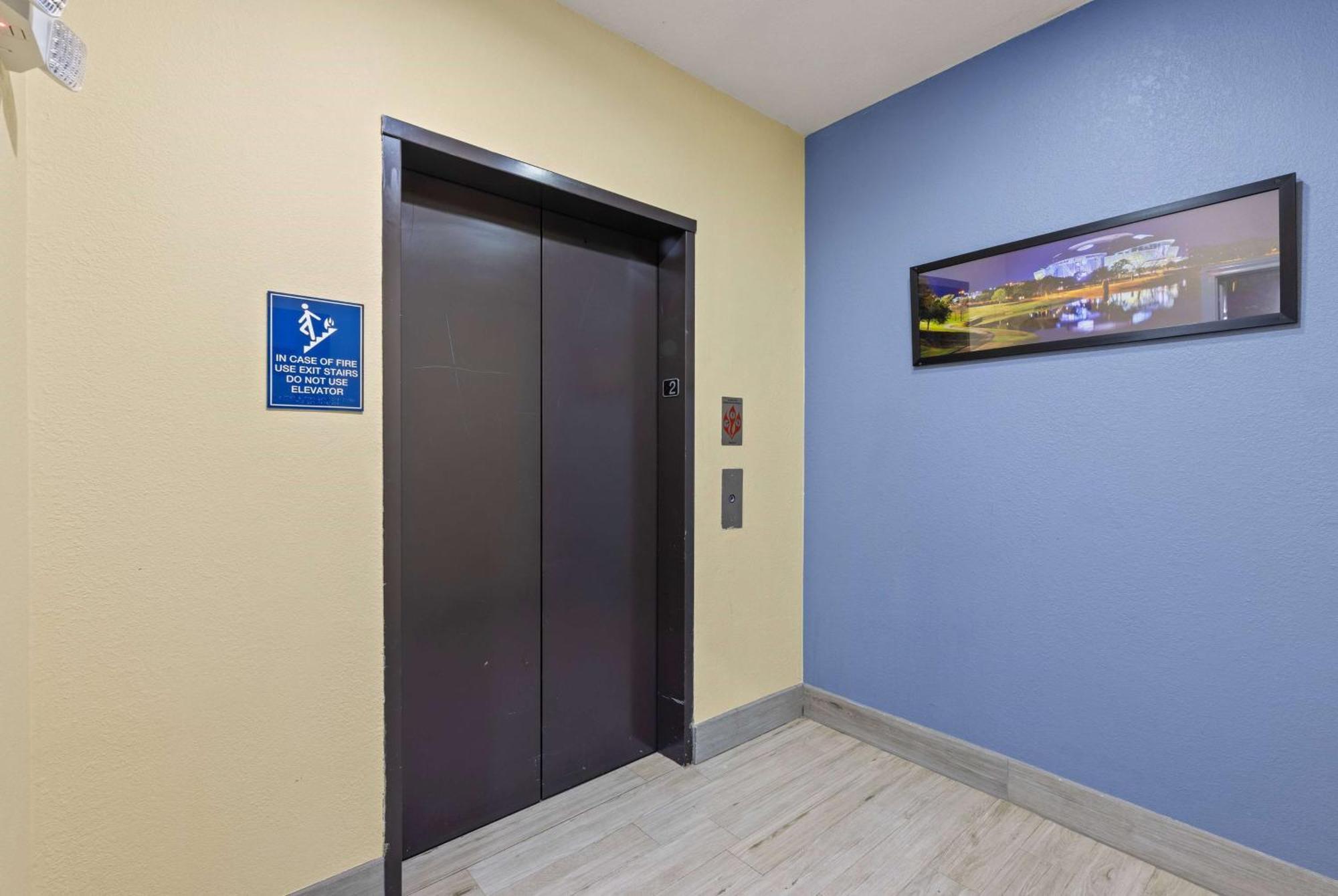 Days Inn & Suites By Wyndham Dfw Airport South-Euless Eksteriør bilde