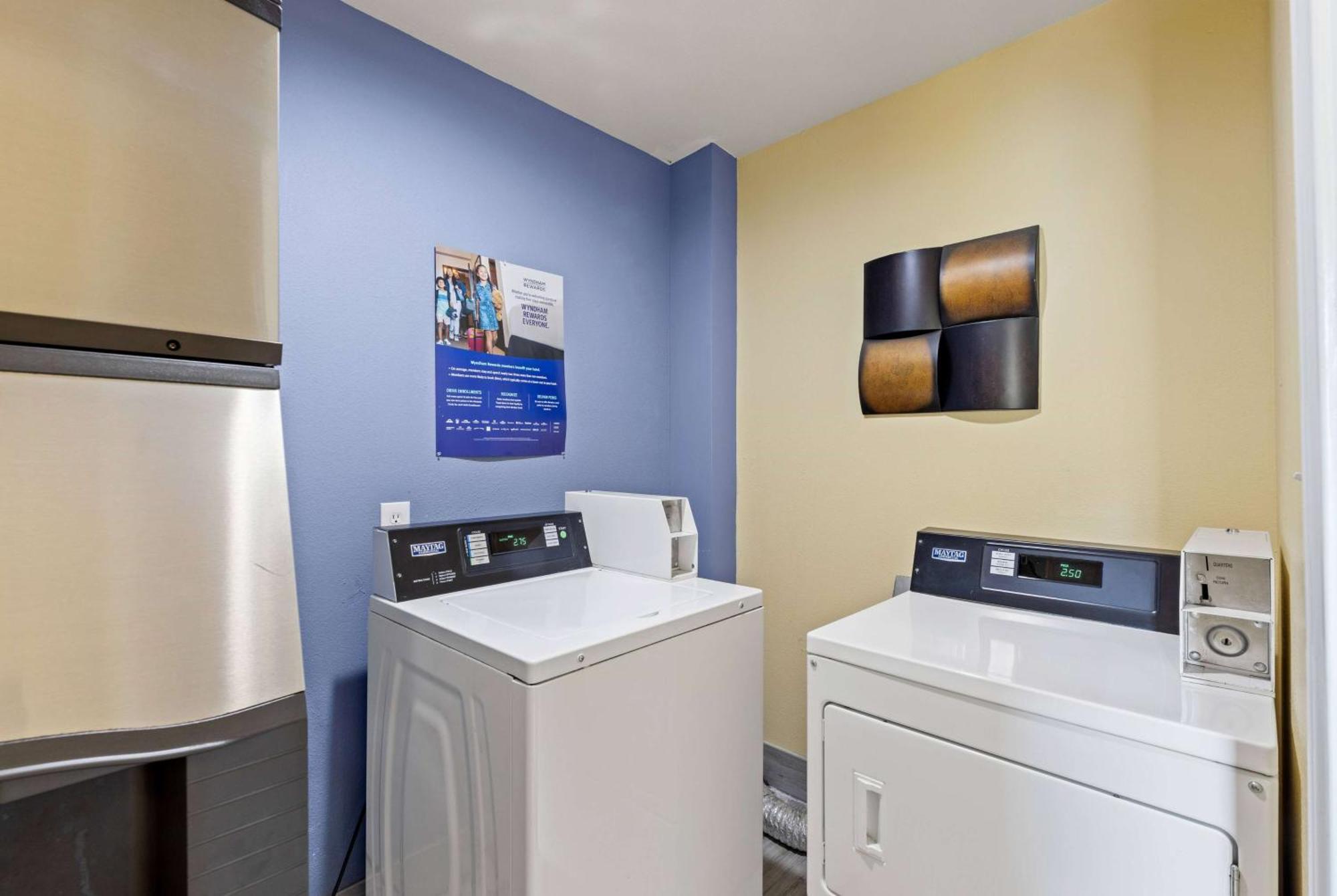 Days Inn & Suites By Wyndham Dfw Airport South-Euless Eksteriør bilde