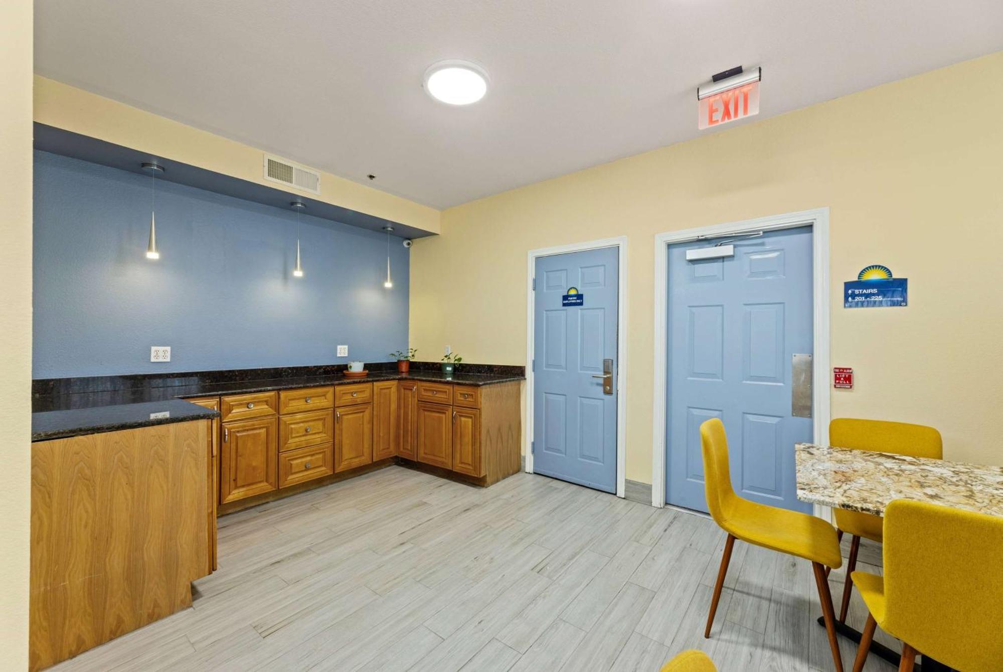 Days Inn & Suites By Wyndham Dfw Airport South-Euless Eksteriør bilde