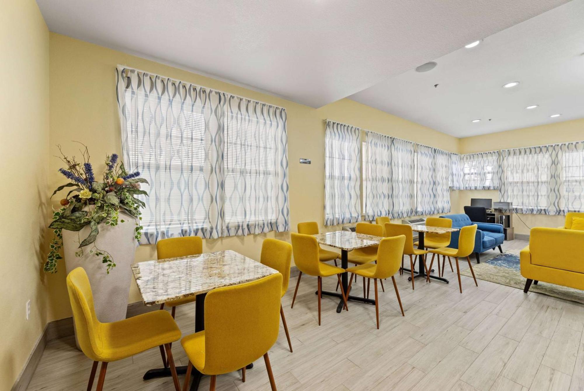 Days Inn & Suites By Wyndham Dfw Airport South-Euless Eksteriør bilde