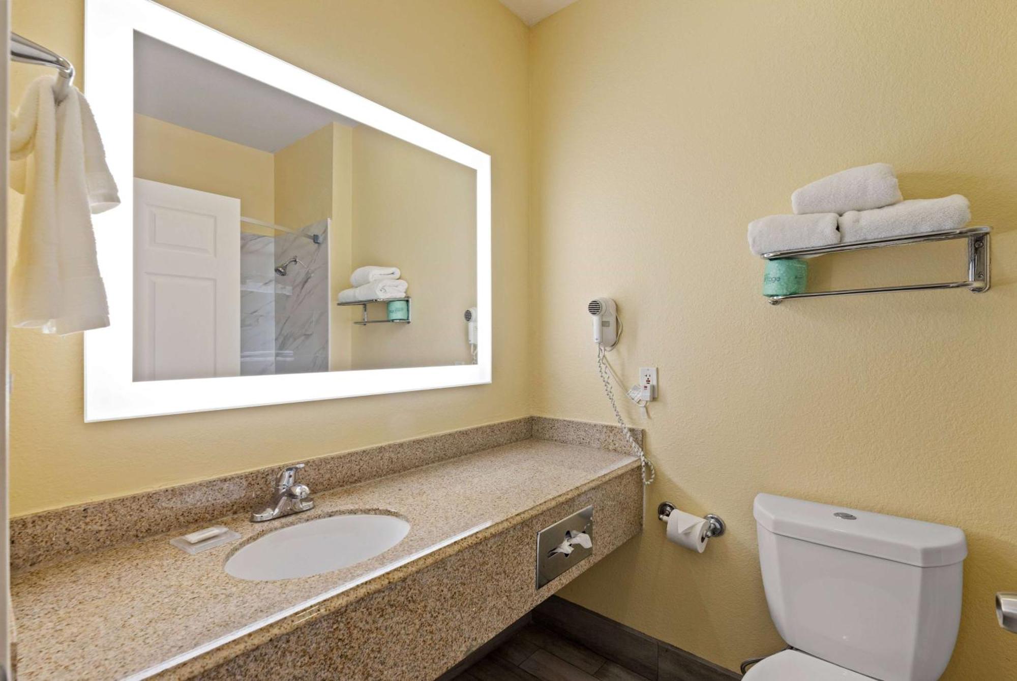 Days Inn & Suites By Wyndham Dfw Airport South-Euless Eksteriør bilde