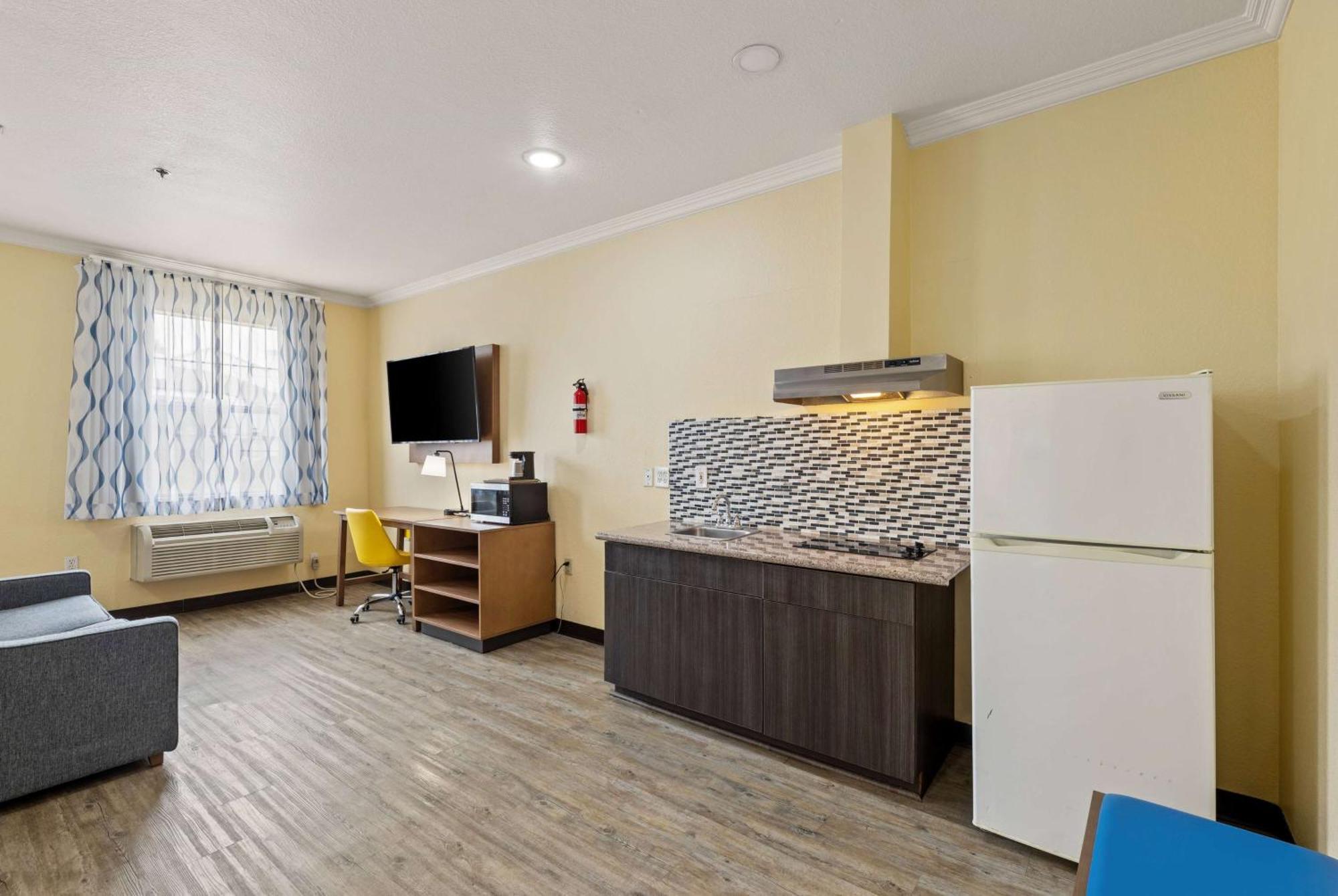 Days Inn & Suites By Wyndham Dfw Airport South-Euless Eksteriør bilde